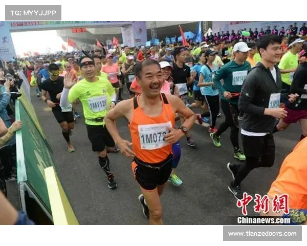 肯尼亚选手刷新北京马拉松赛会纪录 中国选手包揽国内前三名 肯尼亚选手刷新北京马拉松赛会纪录 中国选手包揽国内前三名